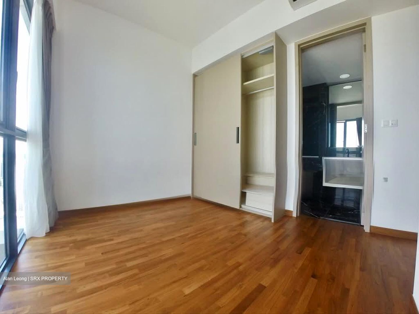 J Gateway (D22), Condominium #582924101